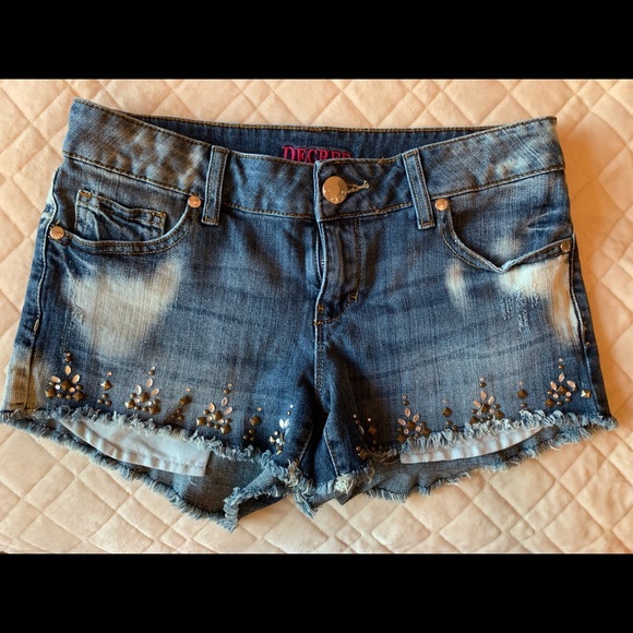 Decree Shorts - Picture 1 of 4